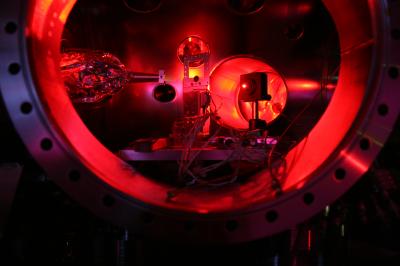 Laser tia X mạnh nhất thế giới tạo ra vật chất 2 triệu độ