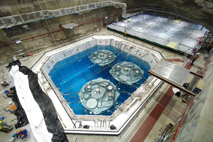 Ba máy dò phản neutrino tại Hầm Ba thuộc Thí nghiệm Neutrino Lò phản ứng Vịnh Daya ở Trung Quốc