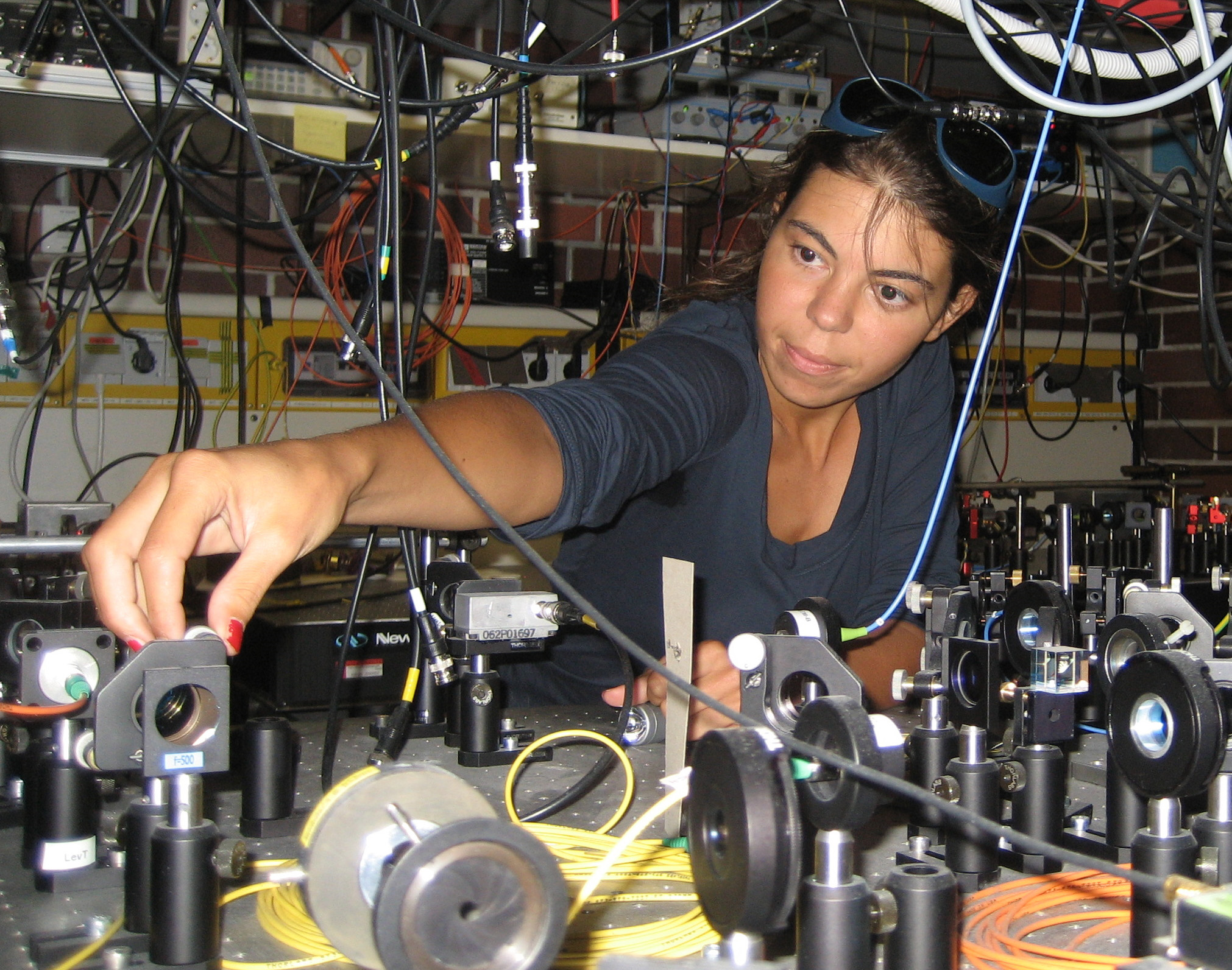 Francesca Ferlaino trong phòng thí nghiệm