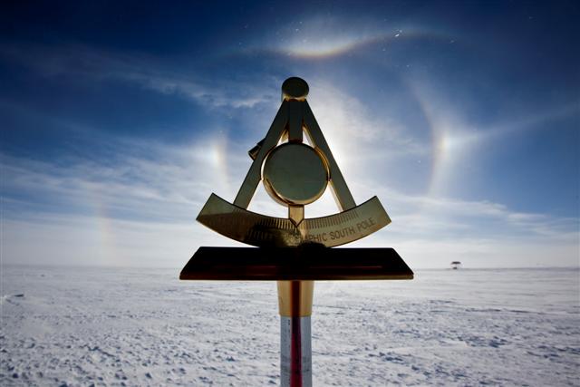 Mặt trời giả tại Cực Nam