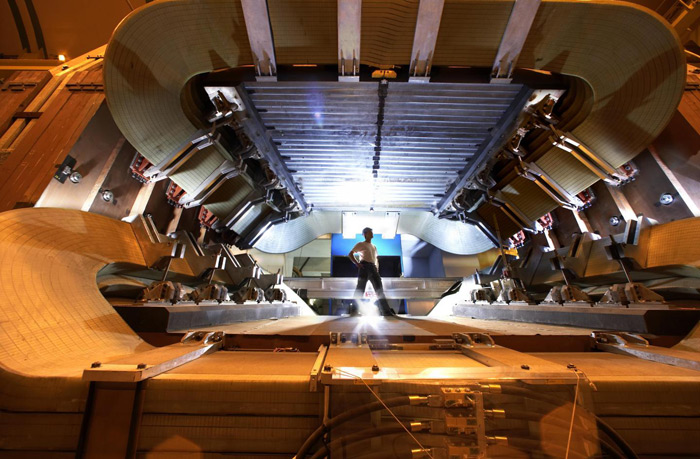 Các nhà vật lí làm việc tại thí nghiệm LHCb ở CERN chưa có thể tìm thấy tetraquark 