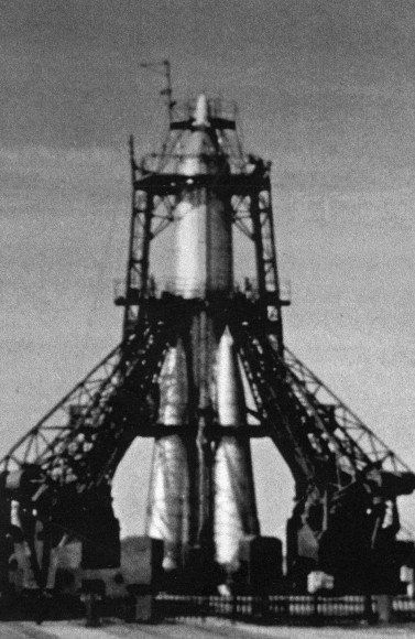 Sputnik 2 phóng trên một tên lửa R-7