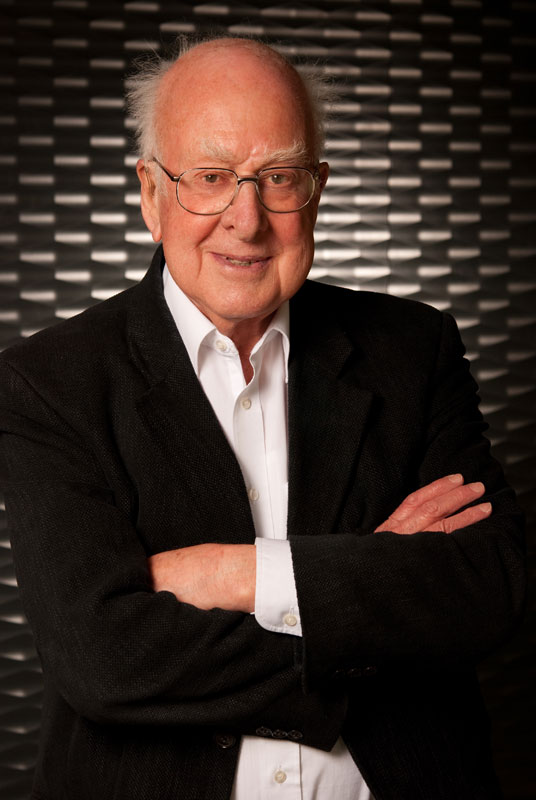 Peter Higgs, ảnh chụp lúc đến thăm tạp chí Physics World hồi tháng 5, 2012. (Ảnh: Dirk Dahmer)