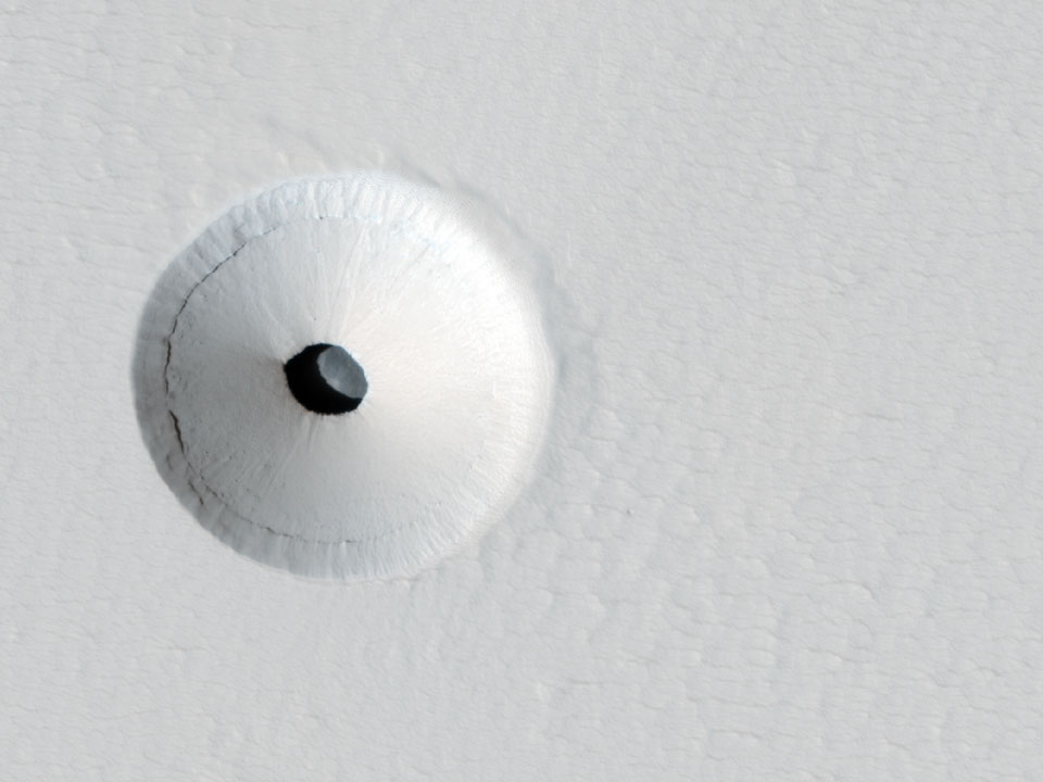 [Ảnh] Một cái lỗ trên sao Hỏa