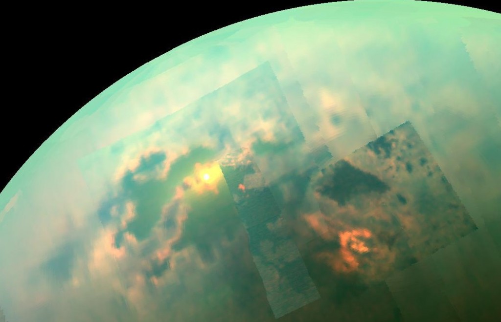 Mặt trời tỏa sáng trên các biển của vệ tinh Titan