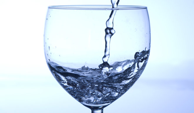 Nước nguyên chất có tồn tại không?