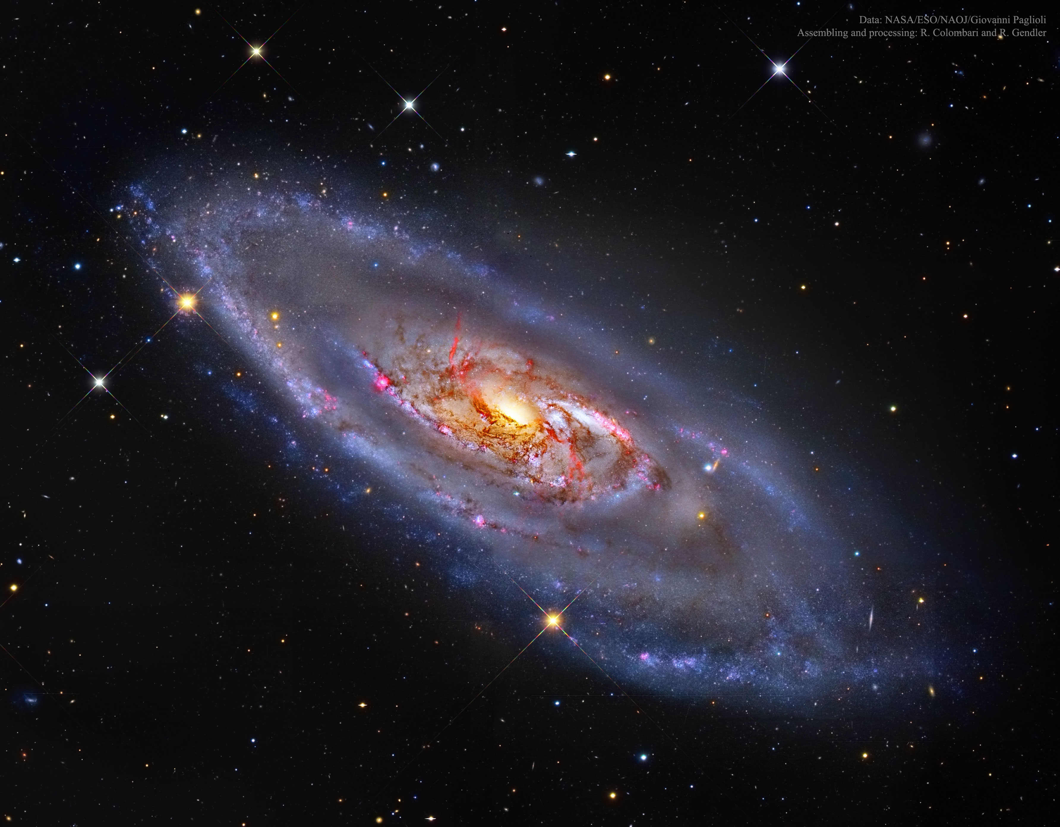 M106: Thiên hà xoắn ốc có tâm khác thường