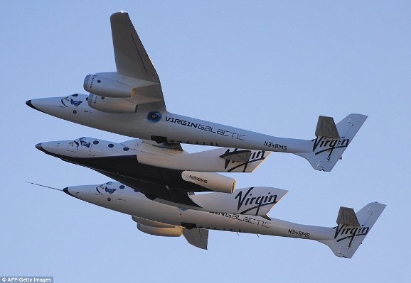 Bay thử nghiệm thành công phi thuyền du lịch vũ trụ SpaceShipTwo