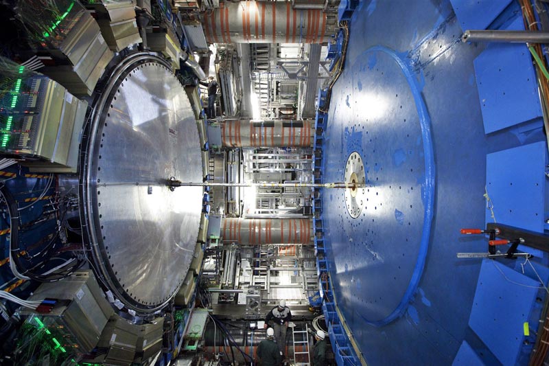 Kiểm tra thực tại ở LHC