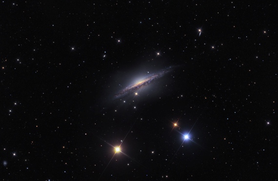 NGC 1055: Thiên hà trong hộp