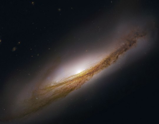 Thiên hà xoắn ốc nghiêng NGC 3190 