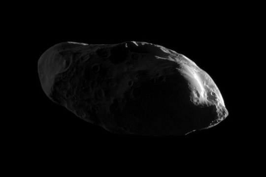 Cận cảnh vệ tinh Prometheus của sao Thổ 
