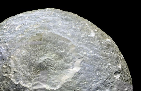 Ảnh: Miệng hố Herschel trên vệ tinh Mimas của sao Thổ