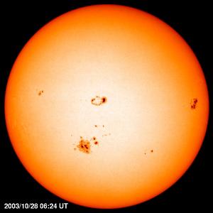 Kích cỡ ổn định của mặt trời khiến các nhà khoa học bất ngờ