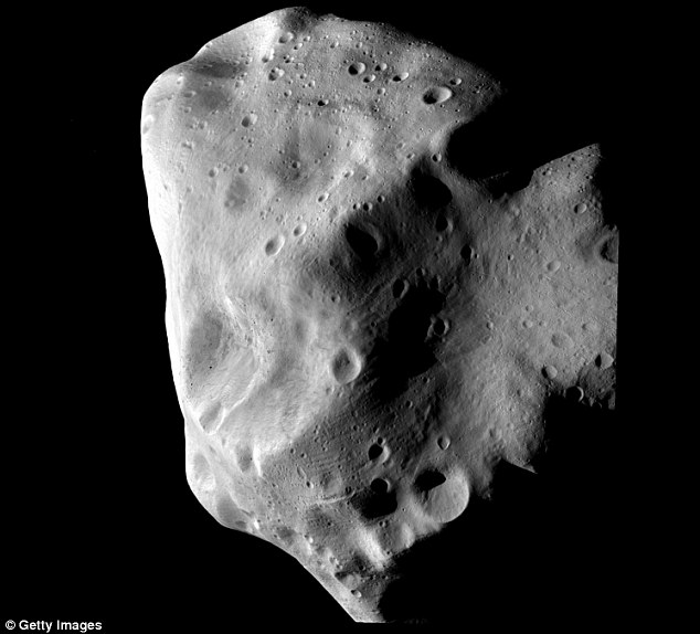 Phi thuyền Rosetta tiếp cận tiểu hành tinh Lutetia