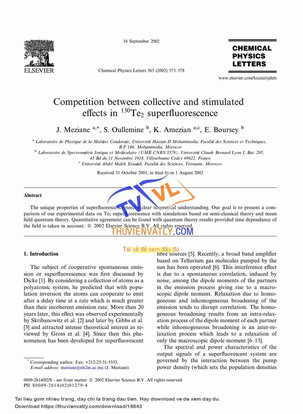 Competition between collective and stimulated in Te2 superfluorescence