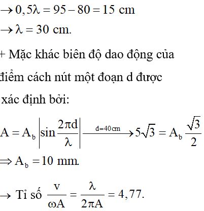 + Hai điểm dao động với cùng biên độ, ngược pha nhau -> đối xứng qua một nút.

+ Hai điểm dao động với cùng biên độ cách nhau nhất -> đối xứng nhau qua một bụng