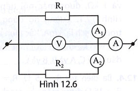 Có sơ đồ mạch điện như Hình 12.6. Ampe kế A chỉ 6 A, vôn kế V chỉ 220 V. Điện trở R1 = 100 Ω. Xác định giá trị R2 và số chỉ của các ampe kế A1,   A2.