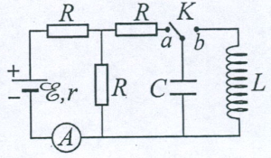 Dùng mạch điện như hình bên để tạo dao động điện từ, trong đó E=5 V,r=1 Ω   và các điện trở R     giống nhau. Bỏ qua điện trở của ampe kế. Ban đầu khóa