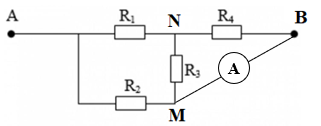 Lời giải

a. Nối M, B bằng một vôn kế

Vi điện trở của vôn kế rất lớn nên ta có thể bỏ vôn kế ra khỏi mạch.

Mạch: \(\left[ {R{}_1//\left( {{R_2}\,nt\,{R_3}} \right)} \right]\,\,nt\,{R_4}\)

\({R_{23}} = {R_2} + {R_3} = 6 + 6 = 12\Omega \)

\({R_{123}} = \frac{{{R_1}.R{}_{23}}}{{{R_1} + R{}_{23}}} = \frac{{12.6}}{{12 + 6}} = 4\Omega \)

\({R_{1234}} = {R_{123}} + {R_4} = 4 + 2 = 6\Omega \)

\({I_{AB}} = {I_4} = {I_{123}} = \frac{{{U_{AB}}}}{{{R_{1234}}}} = \frac{{18}}{6} = 3A\)

U4 = I4.R4 = 3.2 = 6 V

U23 = U123 = I123 . R123 = 3.4 = 12V

I3 = I23 = U23 : R23 = 12 :12 = 1 A

U3 = I3 . R3 = 1.6 = 6 V

\( \Rightarrow {U_V} = {U_3} + {U_4} = 6 + 6 = 12V\)  là số chỉ của vôn kế.

b. Nối M, B bằng ampe kế

Vì điện trở của ampe kế rất nhỏ nên chập hai điểm M, B vì có cùng điện thế.

Mạch trở thành:

Mạch: \[\left[ {{R_1}\,nt\,\,\left( {{R_4}//{R_3}} \right)} \right]//{R_2}\]

\(R{}_{34} = \frac{{{R_3}.{R_4}}}{{{R_3} + {R_4}}} = \frac{{6.2}}{{6 + 2}} = 1,5\Omega \)

\({R_{134}} = {R_1} + {R_{34}} = 6 + 1,5 = 7,5\Omega \)

\({I_2} = \frac{{{U_{AB}}}}{{{R_2}}} = \frac{{18}}{6} = 3A\)

\({I_{34}} = {I_{134}} = \frac{{{U_{AB}}}}{{{R_{134}}}} = \frac{{18}}{{7,5}} = 2,4A\)

\( \Rightarrow {U_3} = {I_{34}}.{R_{34}} = 2,4.1,5 = 3,6V\)

\( \Rightarrow {I_3} = \frac{{{U_3}}}{{{R_3}}} = \frac{{3,6}}{6} = 0,6A\)

\( \Rightarrow {I_A} = {I_3} + {I_4} = 3 + 0,6 = 3,6A\)

Vậy số chỉ ampe kế là 3,6 A. Chiều dòng điện qua ampe kế là từ M đến B.