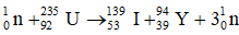 Biết U235  có thể bị phân hạch theo phản ứng sau: . Khối lượng của các hạt tham gia phản ứng: ; ; ; ; . Nếu có một lượng hạt nhân U235  đủ nhiều, giả sử