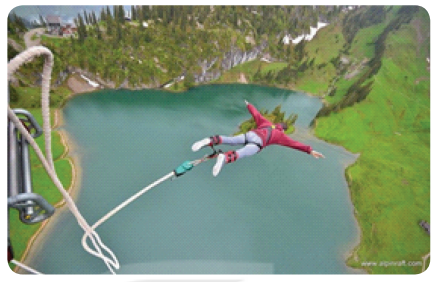 Bungee là một trò chơi mạo hiểm được nhiều người yêu thích. Em có biết trò chơi này được thực hiện dựa trên hiện tượng vật lí nào không?   (ảnh 1)