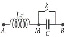 Đặt điện áp xoay chiều  \(u = 100\sqrt 2 {\rm{cos}}\left( {100\pi t} \right)V\)   vào đoạn mạch  \(AB\)   như hình bên thì cường độ dòng điện hiệu dụng