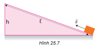 Hãy chứng minh có thể dùng một mặt phẳng nghiêng để đưa một vật lên cao với một lực nhỏ hơn trọng lượng của vật (Hình 25.7). Coi ma sát không đáng kể.