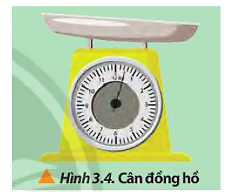 Một bạn chuẩn bị thực hiện đo khối lượng của một túi trái cây bằng cân như Hình 3.4. Hãy chỉ ra những sai số bạn có thể mắc phải (ảnh 1)