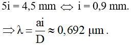 - Khoảng cách từ vân trung tâm đến vân sáng bậc 5 là 4,5 mm.

- Suy ra:

→ Đó là bước sóng của ánh sáng đỏ.