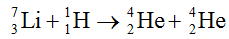 Phương pháp:  Sử dụng lí thuyết về phương trình phản ứng hạt nhân và công thức liên hệ giữa số hạt và số mol

 

Cách giải :

Phương trình phản ứng:

 

 

Từ phương trình phản ứng =>  X cũng là hạt nhân Heli => Mỗi phản ứng trên cho 2 hạt He vậy 1 mol He chứa

 

Khi tổng hợp 6,02.1023 hạt nhân He năng lượng tỏa ra là 5,2.1024 MeV

   Khi tổng hợp 2 hạt nhân He thì năng lượng tỏa ra sẽ là