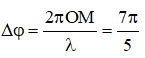 2 điểm gần nhau nhất dao động cùng pha

Độ lệch pha của M so với O:

Thời gian sóng truyền từ O đến M:

Thời gian M đi từ VTCB hướng lên trên đến điểm cao nhất:

Tổng thời gian cần tìm
