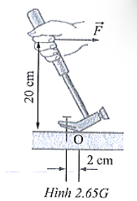 Một người dùng búa để nhổ đinh như hình 2.22.   Biết lực cản của gỗ lên đinh là 1 000 N. Xác định độ lớn tối thiểu của lực mà người đó cần tác dụng để nhổ được đinh. A. 50 N. B. 100 N. C. 150 N. D. 200 N. (ảnh 2)