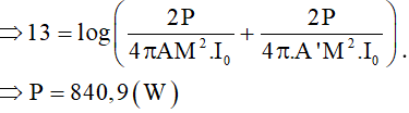 - Ta có : 2BC - AB ≤ 2m.

- Mặt khác: BC.AB = 20m (1)

- Công suất lớn nhất khi:

   BCmax  ⇒ 2BC - AB = 2m (2)

- Từ (1) và (2) suy ra :

   BC ≈ 3,7m; AB ≈ 5,4m.

- Dễ dàng tính được :

   AM = 4,58m và A’M = 6,08m

- Tại người nghe được âm có mức cường độ âm lớn nhất là 13(B) = 130(dB):