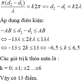 Phương pháp: Viết phương trình dao động của phần tử tại M, xét đặc điểm của pha và biên độ.

Cách giải:

Đặt phương trình dao động tại hai nguồn là: 

 

Ta có phương trình dao động của phần tử môi trường tại M là:

 

Vậy phần tử tại M luôn dao động ngược pha so với nguồn, cần tìm điều kiện để M cực đại: