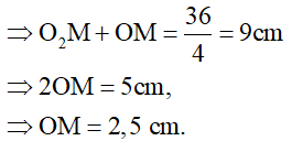 - Đặt O1 O2  = b (cm) . Theo hình vẽ ta có :

- Theo bất đẳng thức cosi thì a = amax  khi b = 6 cm. Suy ra:

- Tại Q là phần tử nước dao động với biên độ cực đại nên:

- Tại P là phần tử nước không dao động nên P thuộc cực tiểu bậc k’:

   với k’ = k + 1 (do giữa P và Q không còn cực đại nào)

   Q là cực đại ứng với k = 1 nên cực đại M gần P nhất ứng với k = 2

- Do đó: MP = 5,5 – 2,5 = 2 cm.