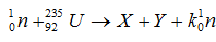 Phương trình phản ứng:

Vậy cứ sau mỗi phản ứng lại tạo ra k hạt n để gây ra k phản ứng tiếp theo, hình thành chuỗi phản ứng theo cấp số nhân

Tổng số phản ứng là tổng của cấp số nhân ban đầu là 1, công bội là k. với 85 phản ứng

Từ đó, tổng năng lượng tỏa ra là:

Sử dụng tính Solve trong máy tính Casio fx 570 để tính ra k.