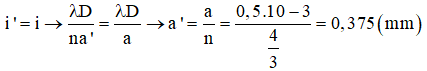 Khoảng vân khi đặt trong không khí:

Khoảng vân khi đặt trong nước:

Theo bài ra: