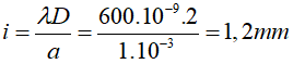 Khoảng vân là:

- Tại vị trí: x = 2,4mm = 2i

⇒ Tại M là vân sáng bậc 2.