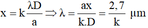 - Tọa độ vân sáng:

- Vì: 0,4 µm ≤ λ ≤ 0,76 µm.

   Nên: 3,6 ≤ k ≤ 6,75.

   Suy ra: k = 4, 5, 6; tương ứng với: