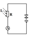 Trên hình vẽ, bộ pin có suất điện động 12 V, điện trở trong 1 Ω; A là ampe kế hoặc mili ampe kế có điện trở rất nhỏ; R là quang điện trở (khi chưa chiếu