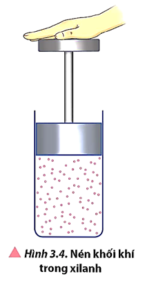 Xét khối khí như trong Hình 3.4, nếu ta vừa dùng tay ấn mạnh và nhanh pit-tông, vừa nung nóng khí bằng ngọn lửa đèn cồn thì nội năng của khí biến thiên