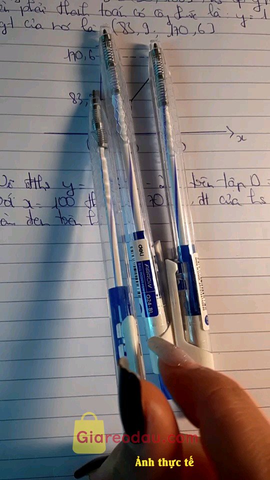 Giảm giá [Mã 37%] Bút Bi Bấm Văn Phòng DELI Mực Xanh Đen Đỏ Ngòi 0.7mm Giá Rẻ Viết Nét Đều Trơn Tru Phù Hợp Cho Học Sinh EQ24. Bút viết rất là ok la rùi vì vậy mà mình chuyên dùng bút này lâu. 