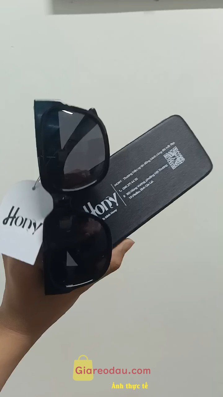 Giảm giá Kính mát Unisex thời trang HONY - tròng xám khung nhựa đen phong cách. tui là tui mê rồi đó nha, kính đẹp mà đi nắng ổn áp lắm, cho shop. 