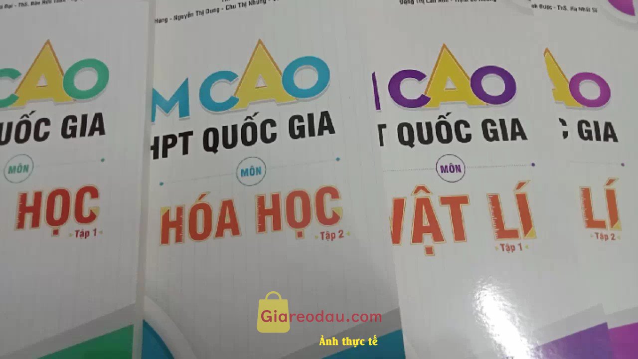 Giảm giá [Mã 50%] Sách Bí quyết chinh phục điểm cao kỳ thi THPT Quốc gia môn Vật lý Hóa học (4 cuốn). Nhận hàng cũng nhanh, sách ổn, lý thuyết btap đa dạng. Sản phẩm không bị méo hay. 