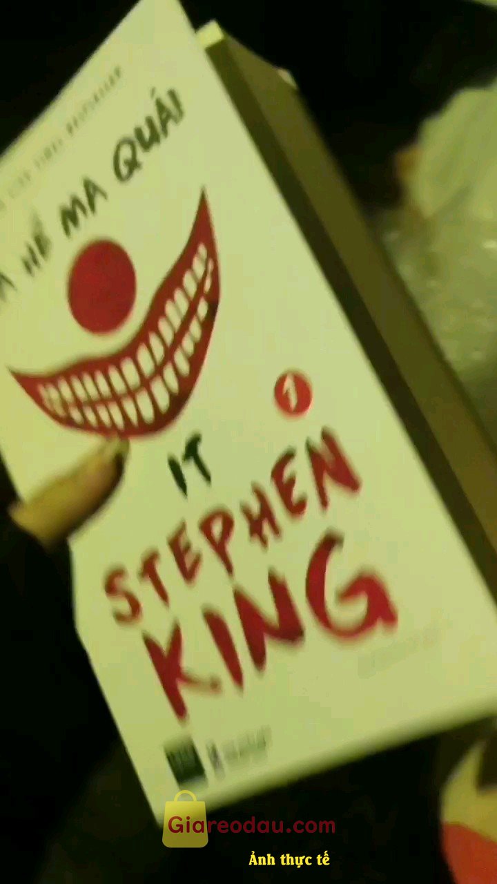 Giảm giá [Mã 27%] Sách Gã hề ma quái Tập 1 Stephen King 1980BOOKS. Trời má, dày cộp. Gần 1000 trang quyển này. Xem phim hay lắm nên t. 