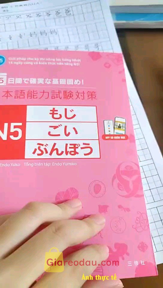 Giảm giá [Mã 28%] Sách Giải Pháp Cho Kỳ Thi Năng Lực Tiếng Nhật - 15 Ngày Củng Cố Kiến Thức Nền Tảng N5. Sách đẹp xinh xẻo oklea nha m.n :3 có bài tập để luyện tập hihi. Đóng gói cẩn thận,sách. 