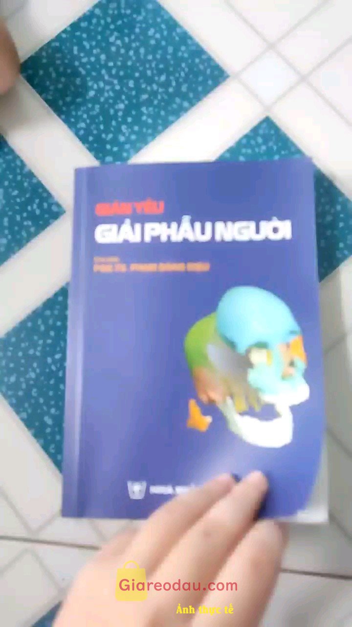 Giảm giá Sách Giản Yếu Giải Phẫu Người Tmos. Đóng gói chắc chắn, không bị trầy xước sách, giấy sách chất lượng. Sách đẹp, rất. 