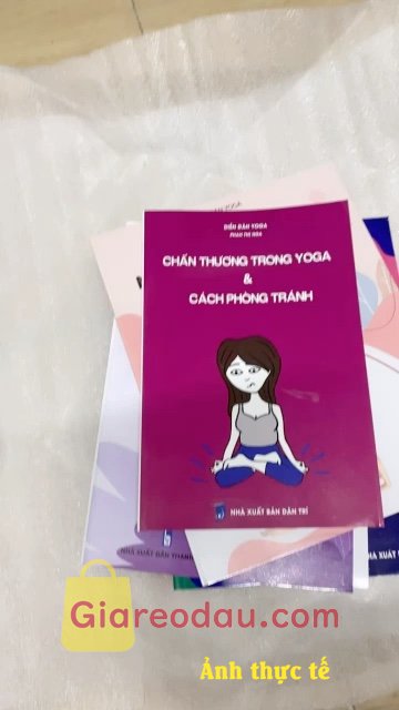 Giảm giá [Mã 22%] Sách Hướng dẫn khởi động và 200 tư thế Yoga từ cơ bản đến nâng cao. - Đóng gói kĩ, giao hàng nhanh, tư vấn nhiệt tình, nội dung hữu... 