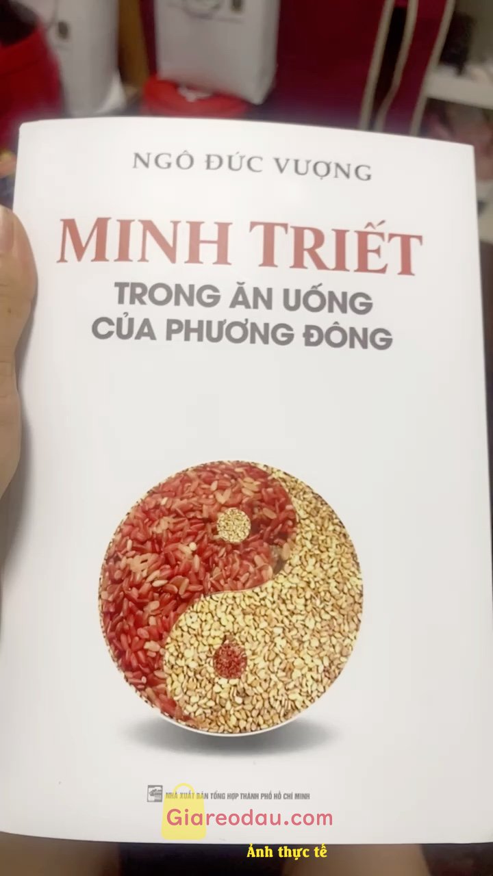 Giảm giá [Mã 28%] Sách Minh Triết Trong Ăn Uống Của Phương Đông.. Rất hay và ý nghĩa. Nội dung làm thức tỉnh và có nhiều điều đáng phải suy ngẫm. Cảm. 